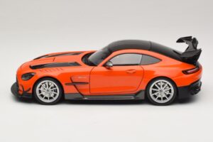 Mercedes AMG GT Black Series C190 Oranžna s Srebrnimi Platišči Minichamps 1:18 110032024 Kovina – slika 4 od 8