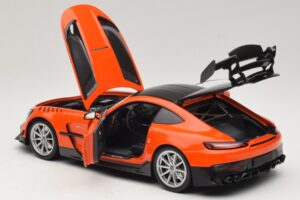 Mercedes AMG GT Black Series C190 Oranžna s Srebrnimi Platišči Minichamps 1:18 110032024 Kovina – slika 5 od 8