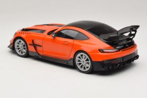 Mercedes AMG GT Black Series C190 Oranžna s Srebrnimi Platišči Minichamps 1:18 110032024 Kovina – slika 7 od 8
