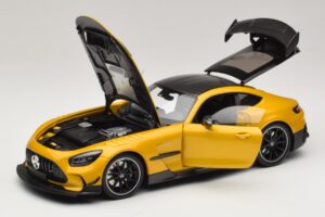 Mercedes AMG GT Black Series C190 Solarbeam Yellow Metallic Minichamps 1:18 110032021 Kovina – slika 2 od 8