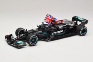 Mercedes AMG Petronas W12 E Performance L. Hamilton Winner British GP 2021 Minichamps 1:18 110211144 Smola