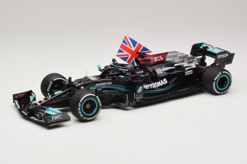 Mercedes AMG Petronas W12 E Performance L. Hamilton Winner British GP 2021 Minichamps 1:18 110211144 Smola