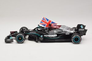 Mercedes AMG Petronas W12 E Performance L. Hamilton Winner British GP 2021 Minichamps 1:18 110211144 Smola – slika 3 od 7