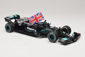 Mercedes AMG Petronas W12 E Performance L. Hamilton Winner British GP 2021 Minichamps 1:18 110211144 Smola – slika 4 od 7