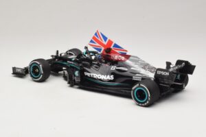 Mercedes AMG Petronas W12 E Performance L. Hamilton Winner British GP 2021 Minichamps 1:18 110211144 Smola – slika 5 od 7