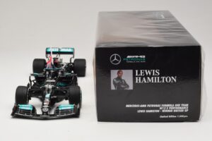 Mercedes AMG Petronas W12 E Performance L. Hamilton Winner British GP 2021 Minichamps 1:18 110211144 Smola – slika 6 od 7