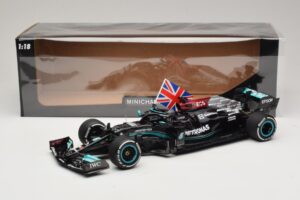 Mercedes AMG Petronas W12 E Performance L. Hamilton Winner British GP 2021 Minichamps 1:18 110211144 Smola – slika 7 od 7