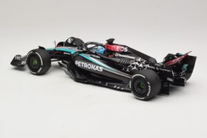 Mercedes AMG Petronas W15 E Performance G. Russell 2024 Minichamps 1:18 110240163 Smola – slika 5 od 7
