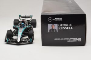 Mercedes AMG Petronas W15 E Performance G. Russell 2024 Minichamps 1:18 110240163 Smola – slika 6 od 7