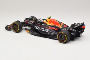 Oracle Red Bull Racing RB19 S. Perez Abu Dhabi GP 2023 Minichamps 1:18 110232311 Smola – slika 5 od 7