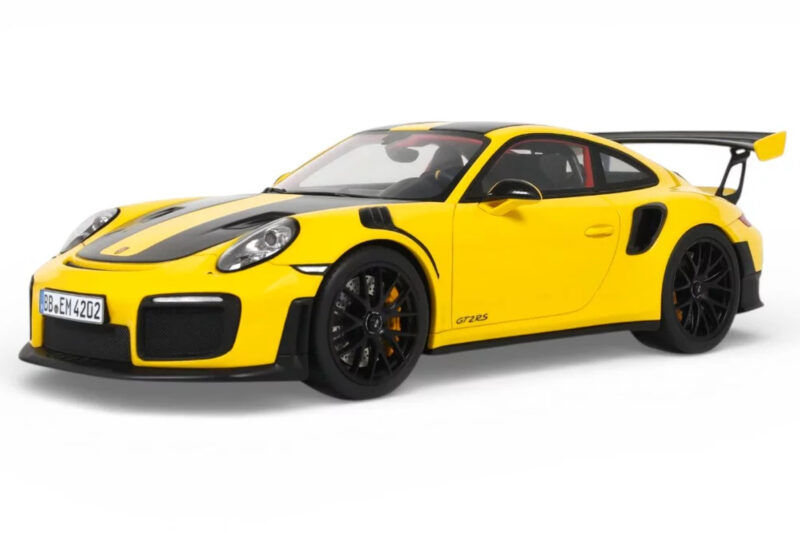 Porsche 911 GT2 RS 991.2 Nurburgring Lap Record Rumen GT Spirit 1:18 GT972 Smola