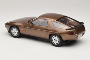 Porsche 928 S Tobacco Metallic GT Spirit 1:18 GT1005 Smola – slika 5 od 6