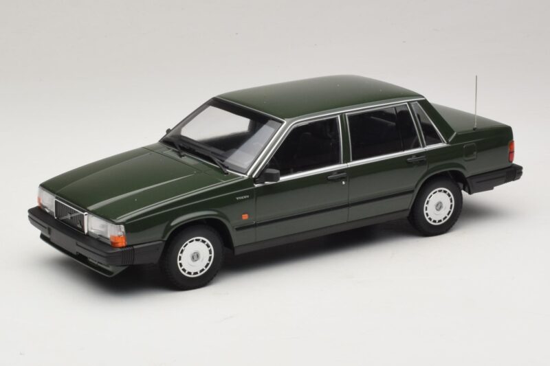 Volvo 740 GL Temno Zelen Minichamps 1:18 155171702 Kovina