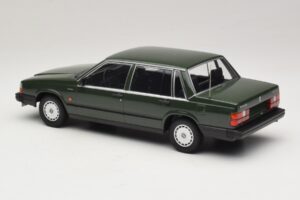 Volvo 740 GL Temno Zelen Minichamps 1:18 155171702 Kovina – slika 5 od 6
