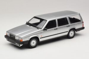 Volvo 740 GL Karavan Srebrn Minichamps 1:18 155171770 Kovina