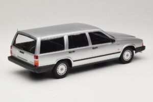 Volvo 740 GL Karavan Srebrn Minichamps 1:18 155171770 Kovina – slika 2 od 6