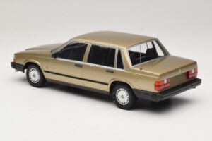 Volvo 740 GL Zlat Minichamps 1:18 155171700 Kovina – slika 5 od 6