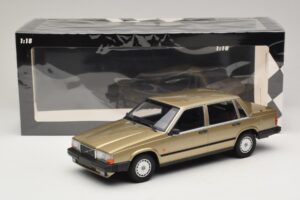 Volvo 740 GL Zlat Minichamps 1:18 155171700 Kovina – slika 6 od 6