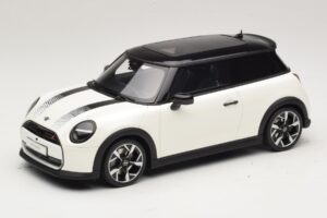 Mini Cooper S F66 Nanuq White Metallic Otto 1:18 OT1245 Smola