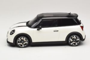 Mini Cooper S F66 Nanuq White Metallic Otto 1:18 OT1245 Smola – slika 3 od 6