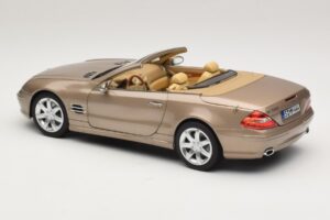 Mercedes SL500 R230 Travertine Beige Norev 1:18 183843 Kovina – slika 8 od 9
