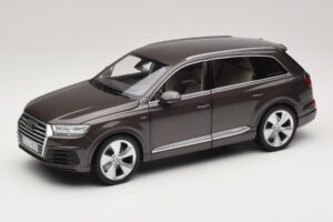 Audi Q7 4M Argus Brown Minichamps 1:18 5011407615 Kovina