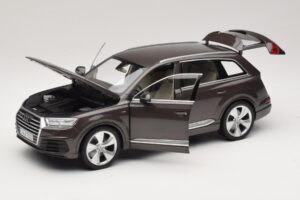 Audi Q7 4M Argus Brown Minichamps 1:18 5011407615 Kovina – slika 2 od 8