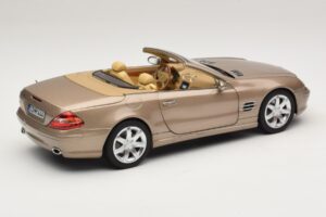 Mercedes SL500 R230 Travertine Beige Norev 1:18 183843 Kovina – slika 3 od 9