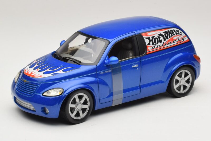 Chrysler PT Cruiser Dostava Moder Hot Wheels 1:18 29616 Kovina