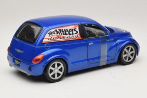 Chrysler PT Cruiser Dostava Moder Hot Wheels 1:18 29616 Kovina – slika 2 od 7