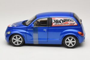 Chrysler PT Cruiser Dostava Moder Hot Wheels 1:18 29616 Kovina – slika 3 od 7