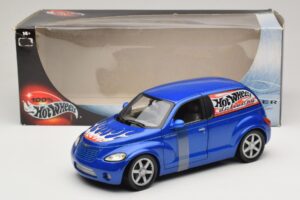 Chrysler PT Cruiser Dostava Moder Hot Wheels 1:18 29616 Kovina – slika 7 od 7