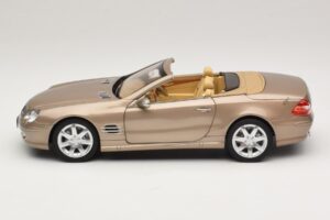 Mercedes SL500 R230 Travertine Beige Norev 1:18 183843 Kovina – slika 5 od 9