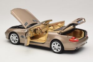 Mercedes SL500 R230 Travertine Beige Norev 1:18 183843 Kovina – slika 6 od 9