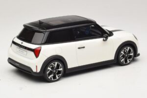Mini Cooper S F66 Nanuq White Metallic Otto 1:18 OT1245 Smola – slika 2 od 6
