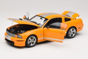 Ford Mustang GT S197 Grabber Orange Metallic AUTOart 1:18 73117-A1 Kovina – slika 2 od 8