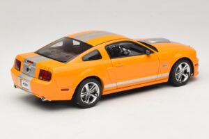 Ford Mustang GT S197 Grabber Orange Metallic AUTOart 1:18 73117-A1 Kovina – slika 3 od 8
