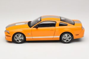Ford Mustang GT S197 Grabber Orange Metallic AUTOart 1:18 73117-A1 Kovina – slika 4 od 8