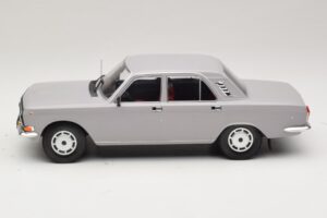 GAZ Volga GAZ-24-10 Siv MCG 1:18 MCG18016 Kovina – slika 3 od 6