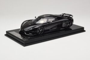 Koenigsegg Regera Črna Karbonski Paket Bež Notranjost FrontiArt 1:18 Koenigsegg Regera Črna Karbonski Paket Bež Notranjost FrontiArt 1:18 REMC042 Smola