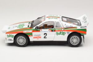 Lancia 037 #2 A. Bettega / M. Perissinot Rally San Marino 1984 Kyosho 1:18 08306F Kovina – slika 4 od 8