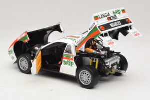 Lancia 037 #2 A. Bettega / M. Perissinot Rally San Marino 1984 Kyosho 1:18 08306F Kovina – slika 5 od 8