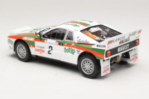 Lancia 037 #2 A. Bettega / M. Perissinot Rally San Marino 1984 Kyosho 1:18 08306F Kovina – slika 7 od 8