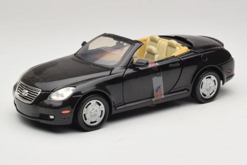 Lexus SC430 Kabriolet Črn Motormax 1:18 Lexus SC430 Kabriolet Črn Motormax 1:18 73119 Kovina
