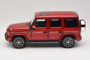 Mercedes G-Class W465 Hyacinth Red Norev 1:18 183037 Kovina – slika 3 od 6
