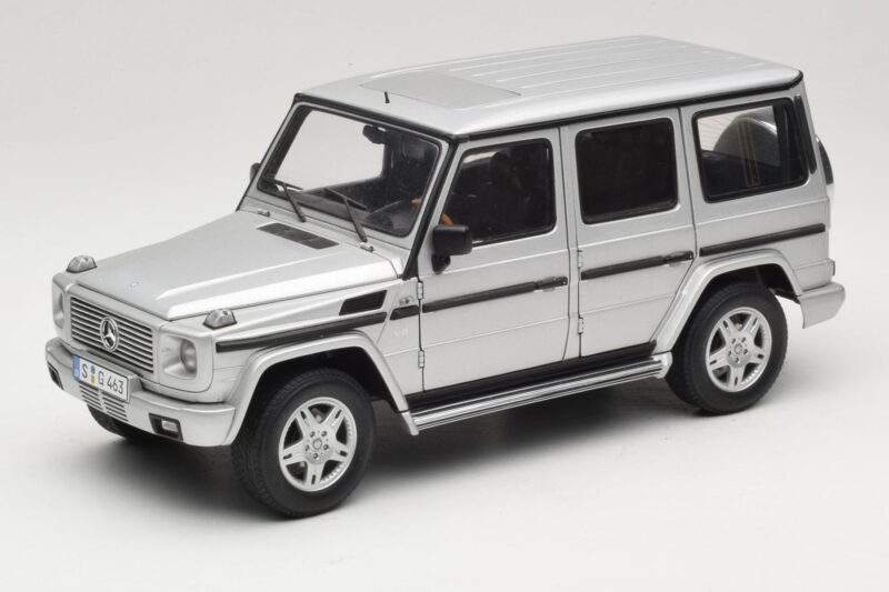 Mercedes G500 W463 LWB Trgovska Izdaja Srebrn AUTOart 1:18 B66962142 Kovina