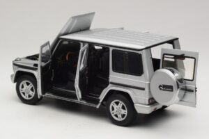 Mercedes G500 W463 LWB Trgovska Izdaja Srebrn AUTOart 1:18 B66962142 Kovina – slika 5 od 8