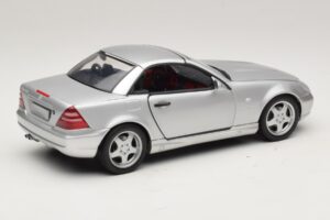 Mercedes SLK230 R170 AMG Roadster Srebrn UT Models 1:18 26152 Kovina – slika 3 od 8