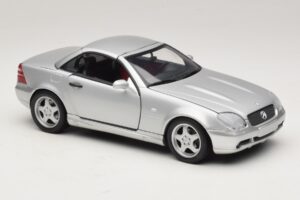 Mercedes SLK230 R170 AMG Roadster Srebrn UT Models 1:18 26152 Kovina – slika 6 od 8