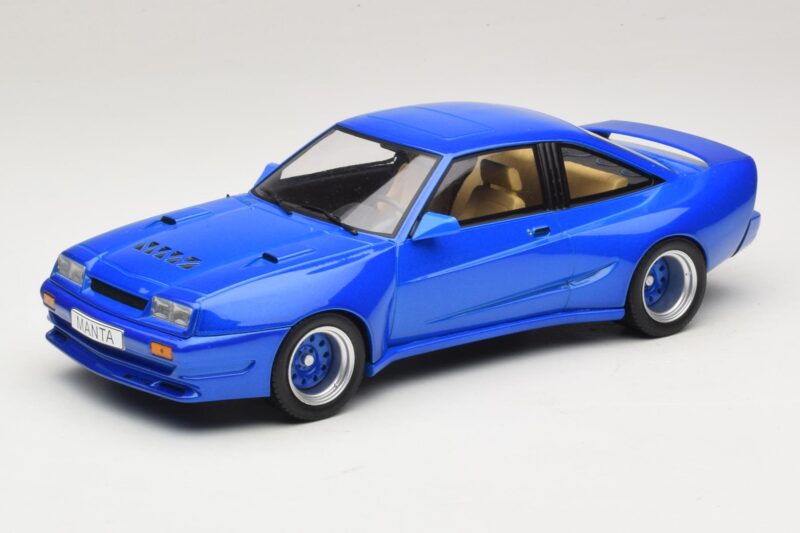 Opel Manta B Modra Metalik MCG 1:18 MCG18258 Kovina